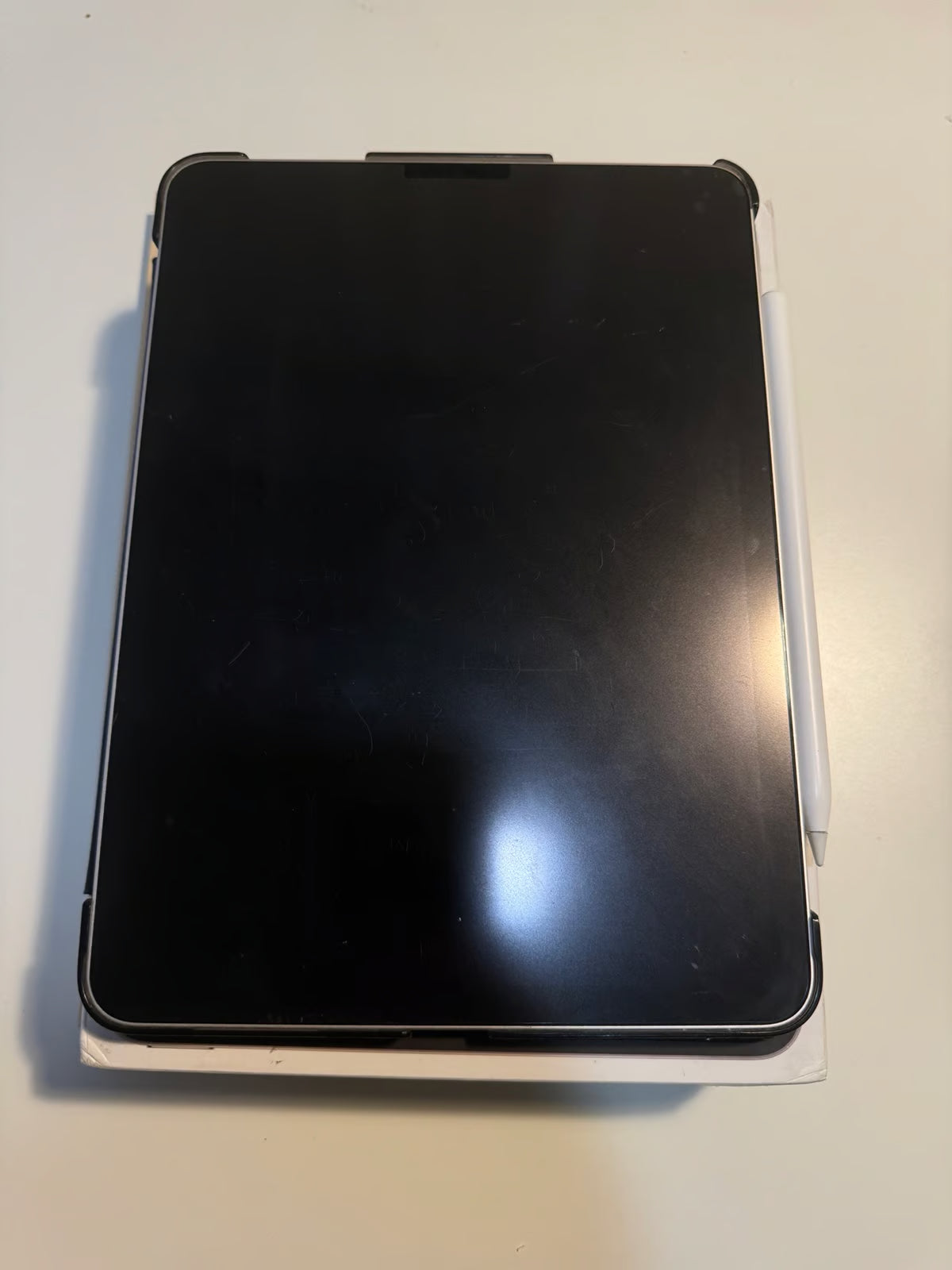 Apple 2022 iPad Air 5th Generation M1 256GB + Apple Pencil and Case 7E38