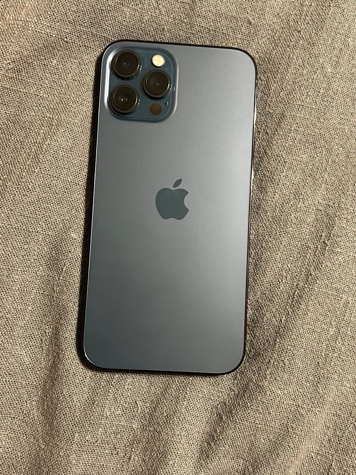 iPhone 12 Pro Max ( reserved ) 7T62