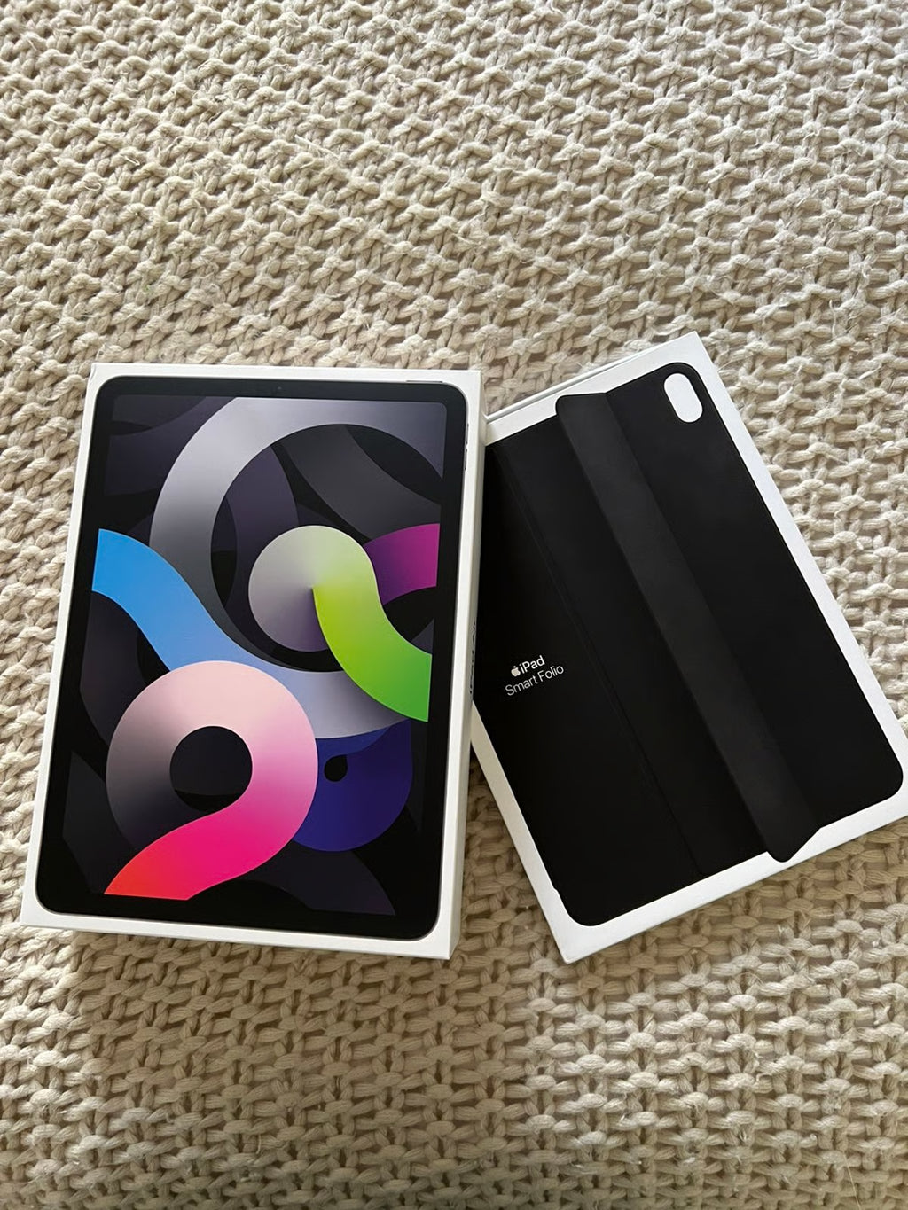 Brand New iPad Air 256 GB & Smart Folio Case 6D57