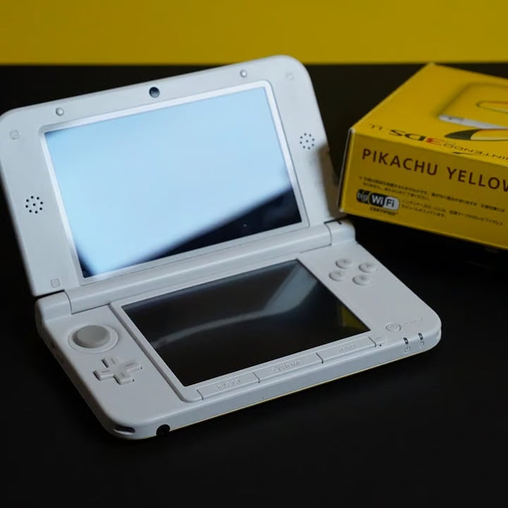 Nintendo 3DS XL Pokemon Yellow (Pikachu) Edition W/ Box, 32GB & 70+ Games