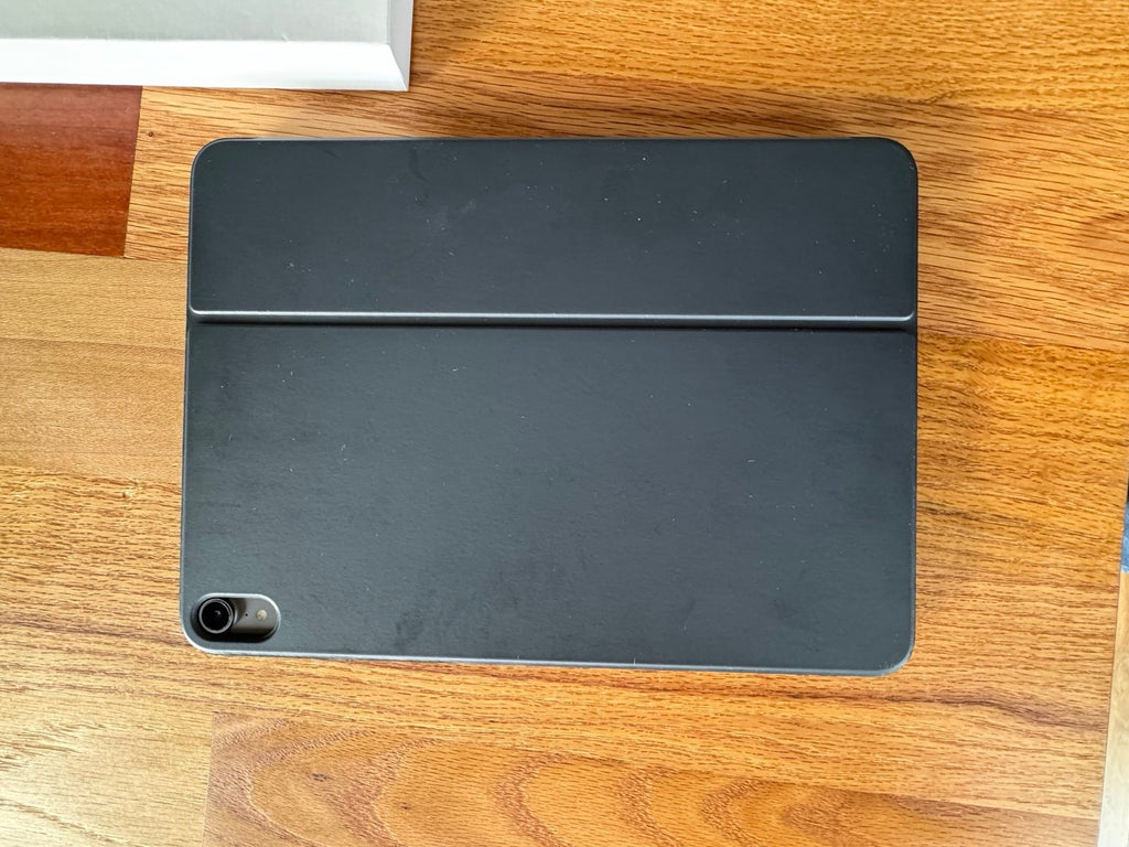 Apple iPad Pro 11�?1st Generation (64GB Space Gray) + Apple Smart Keyboard Folio 5A75
