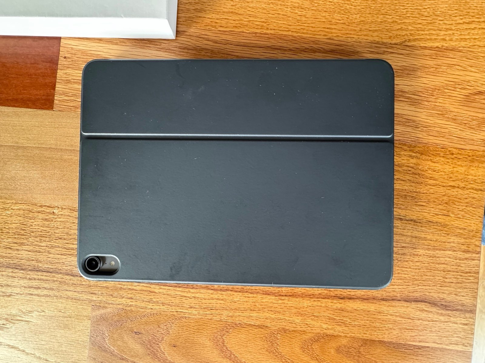 Apple iPad Pro 11�?1st Generation (64GB Space Gray) + Apple Smart Keyboard Folio 5A75