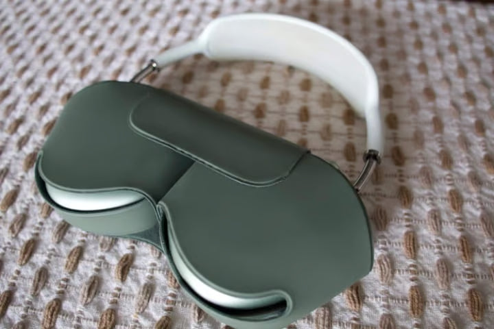 Apple AirPods Max with Smart Case in Green 8P66