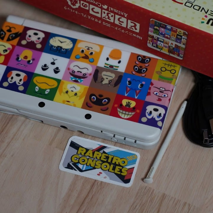 RARE New Nintendo 3DS W/ Animal Crossing No. 68 Plates W/ 32GB, Charger & Games