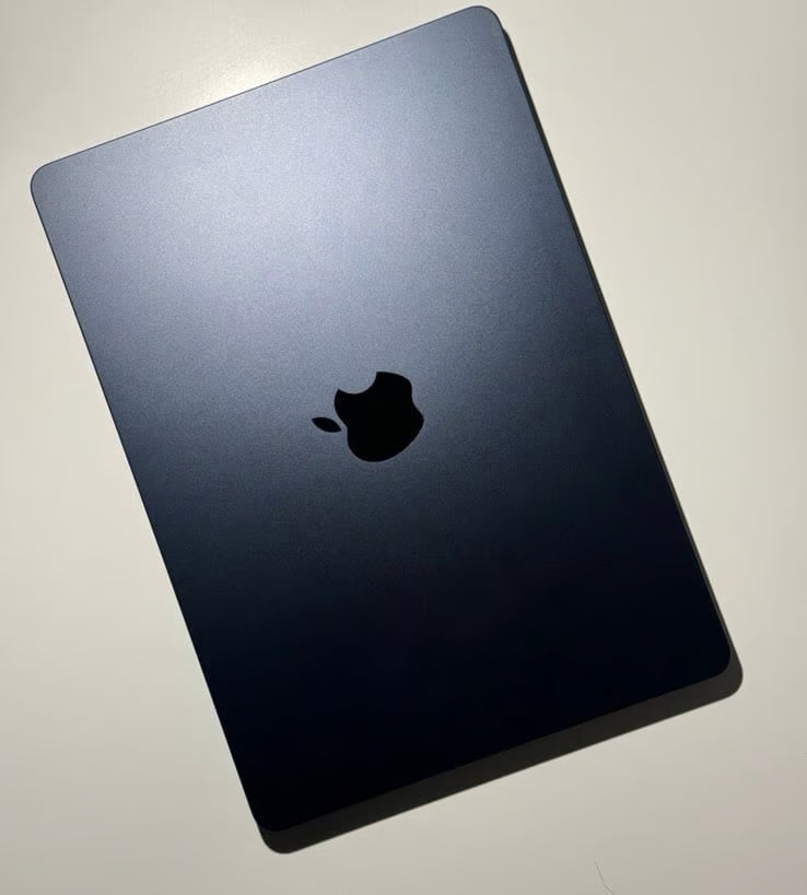 Apple MacBook Air m2 13in 3A53