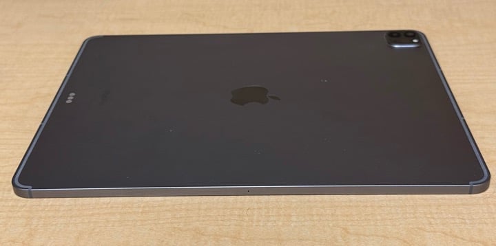 ACCESSORIES INCLUDED - M2 12.9"" iPad Pro 256GB Cellular Lightly Used - Unlocked 8D63