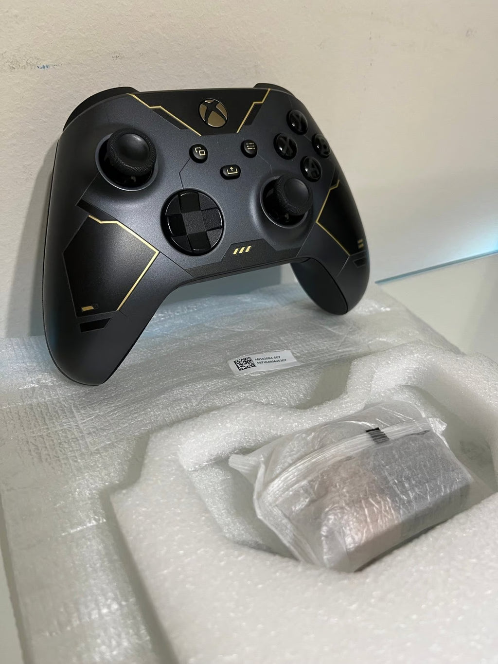 Xbox Series X Halo Edition + 2 games - Like New 9G37