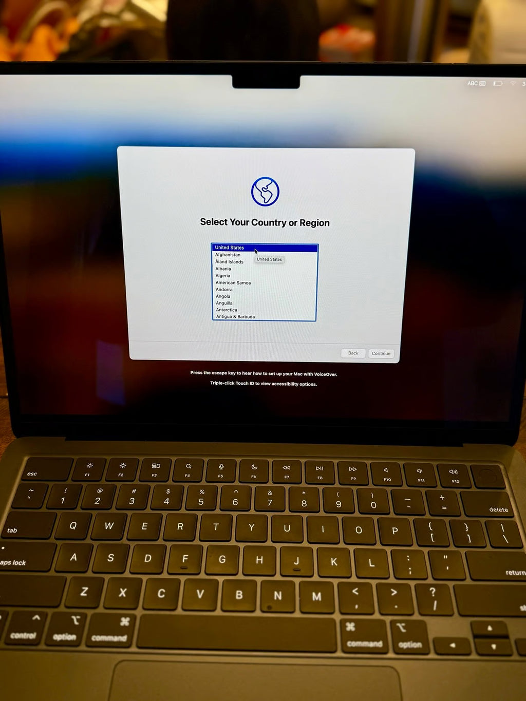 Apple MacBook Air 13.6鈥?Retina Display M2 7A29