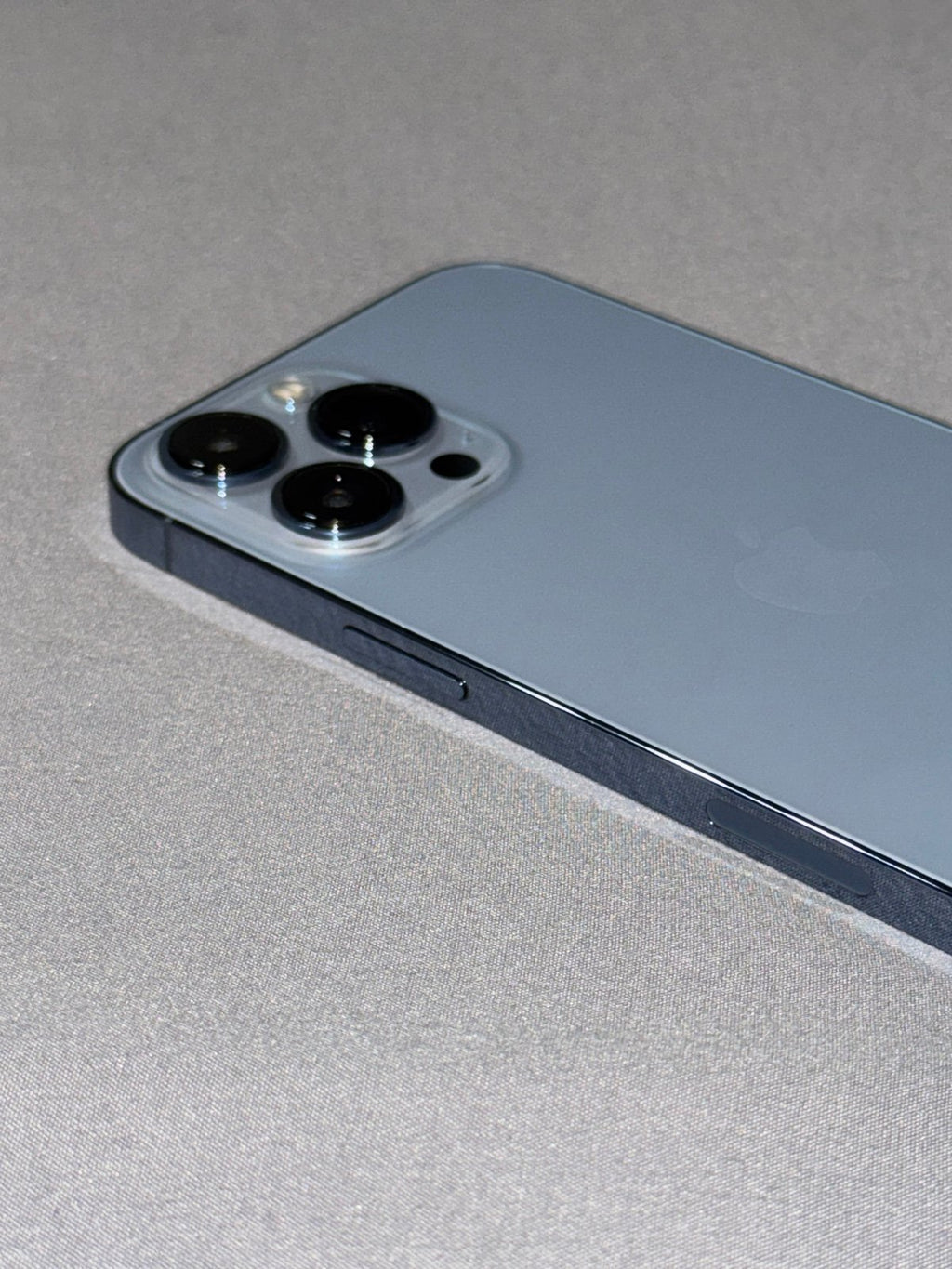 UNLOCKED iPhone 13 Pro Max (Sierra Blue) 9Z79