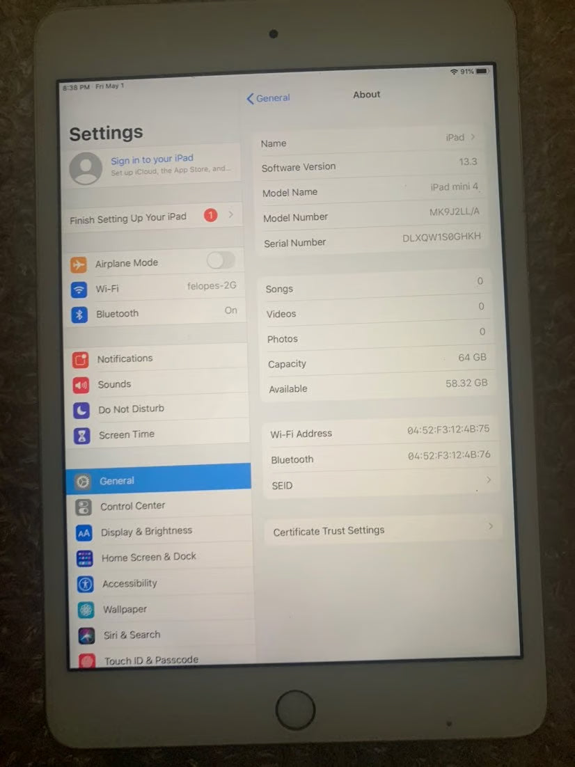 iPad mini 4th generation Gold 64 GB 7O89