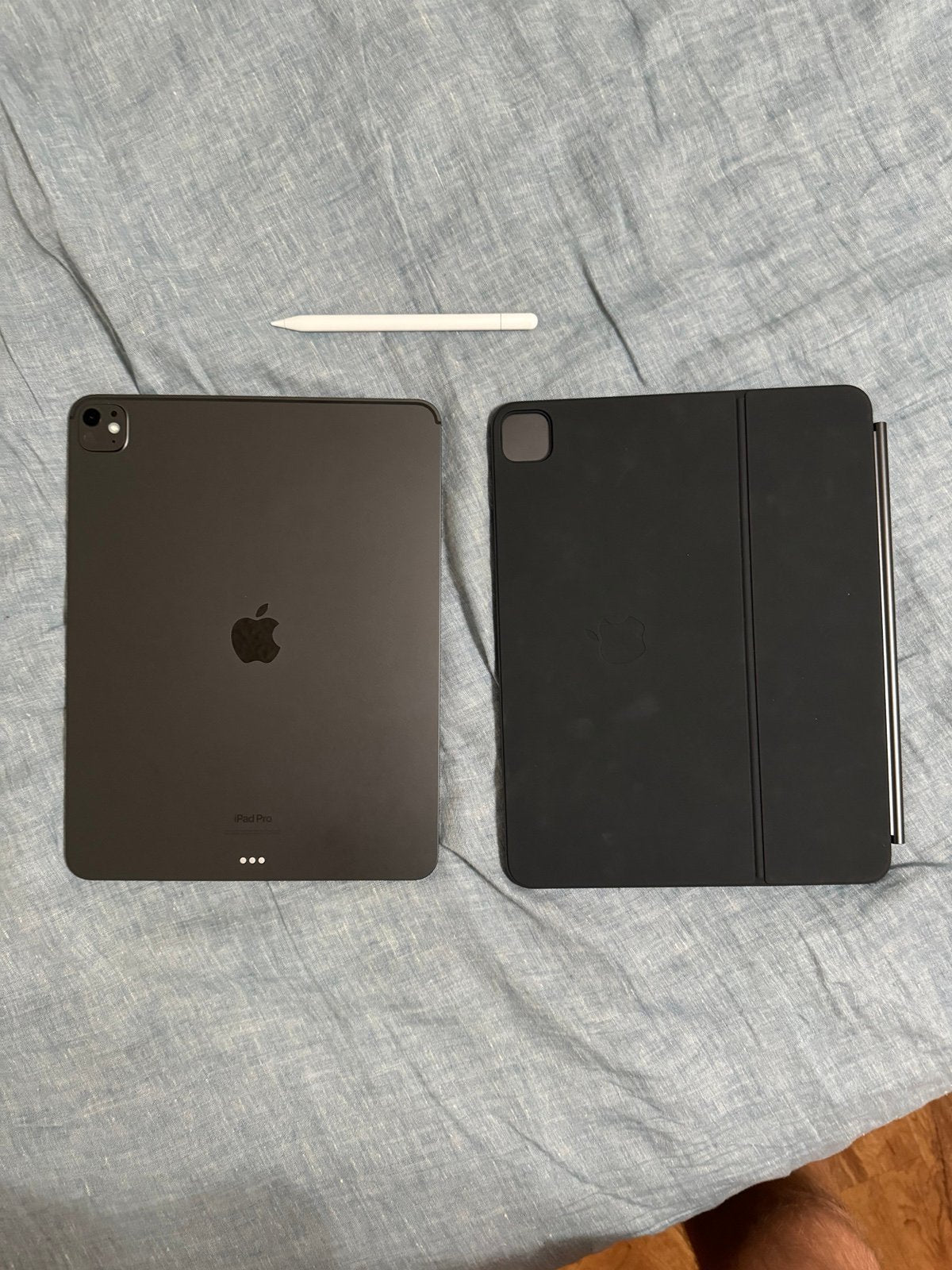 Apple iPad Pro 2024 M4 13�?256gb WiFi Model with Magic Keyboard and Apple Pencil 2P77