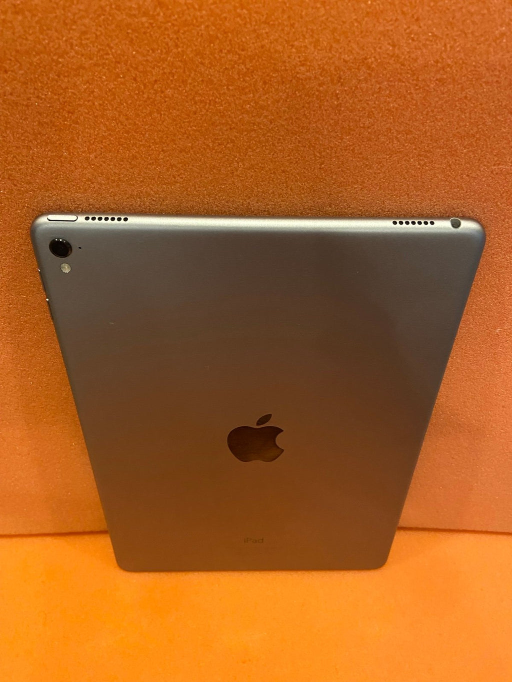 Lot of 2 Apple iPad Pro 1st Gen 9.7�?Tablet - 32GB - Newest iOS 16 - Fast Ship 3H89