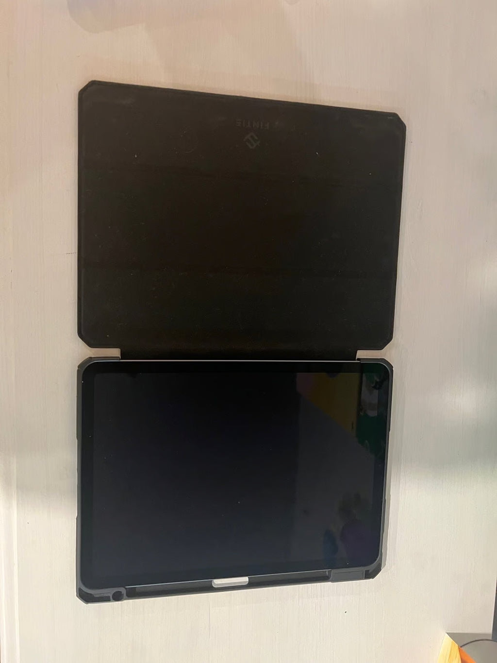 New 2022 IPad Air 4th generation - Case included! 5A38