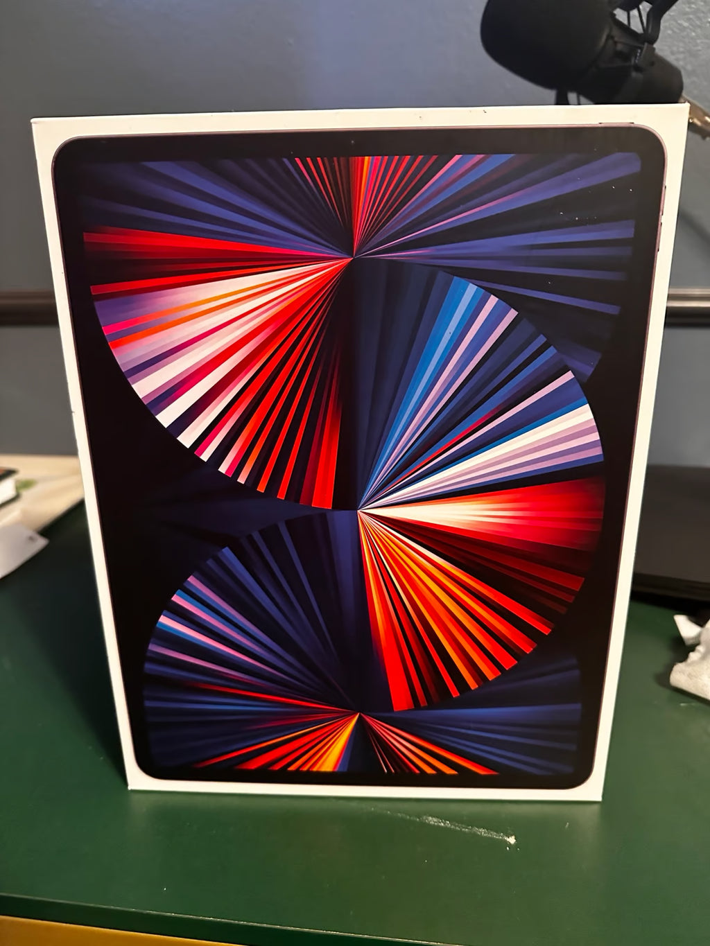 iPad Pro 12.9 5th generation bundle 7D78