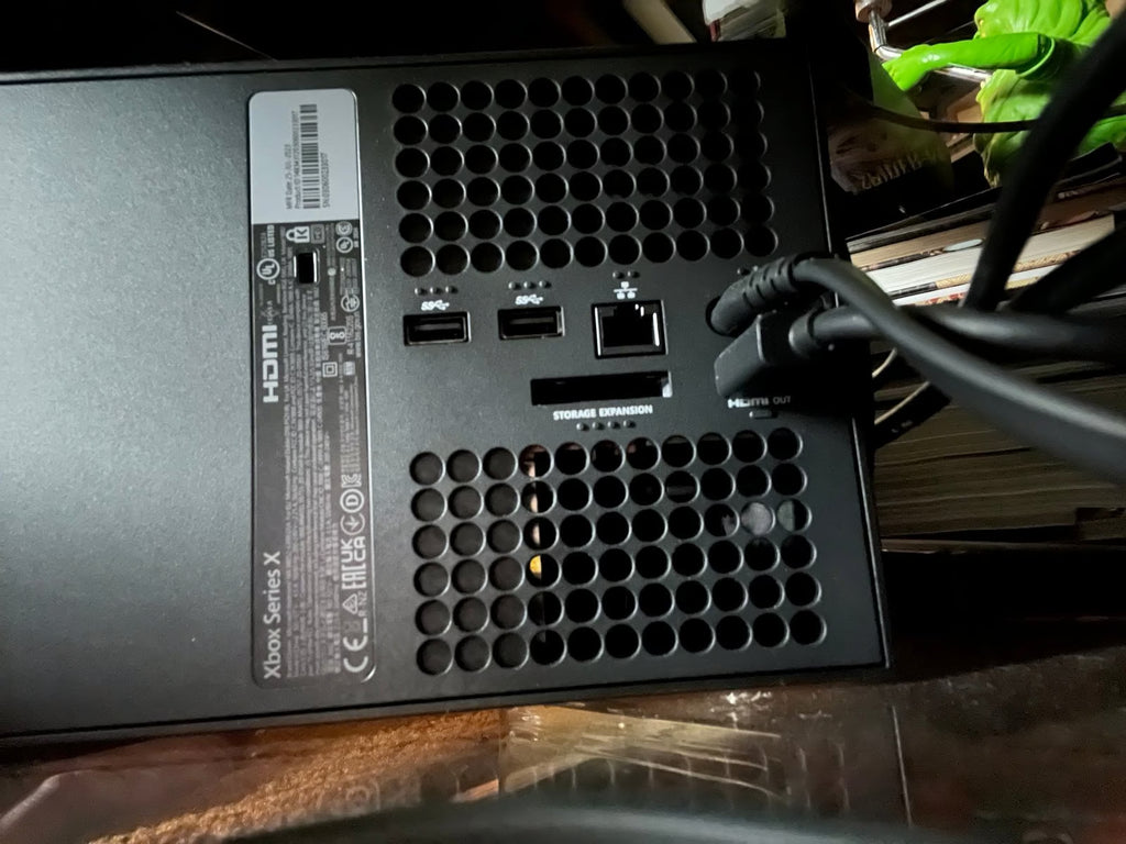 Xbox Series X + controllers 3V25