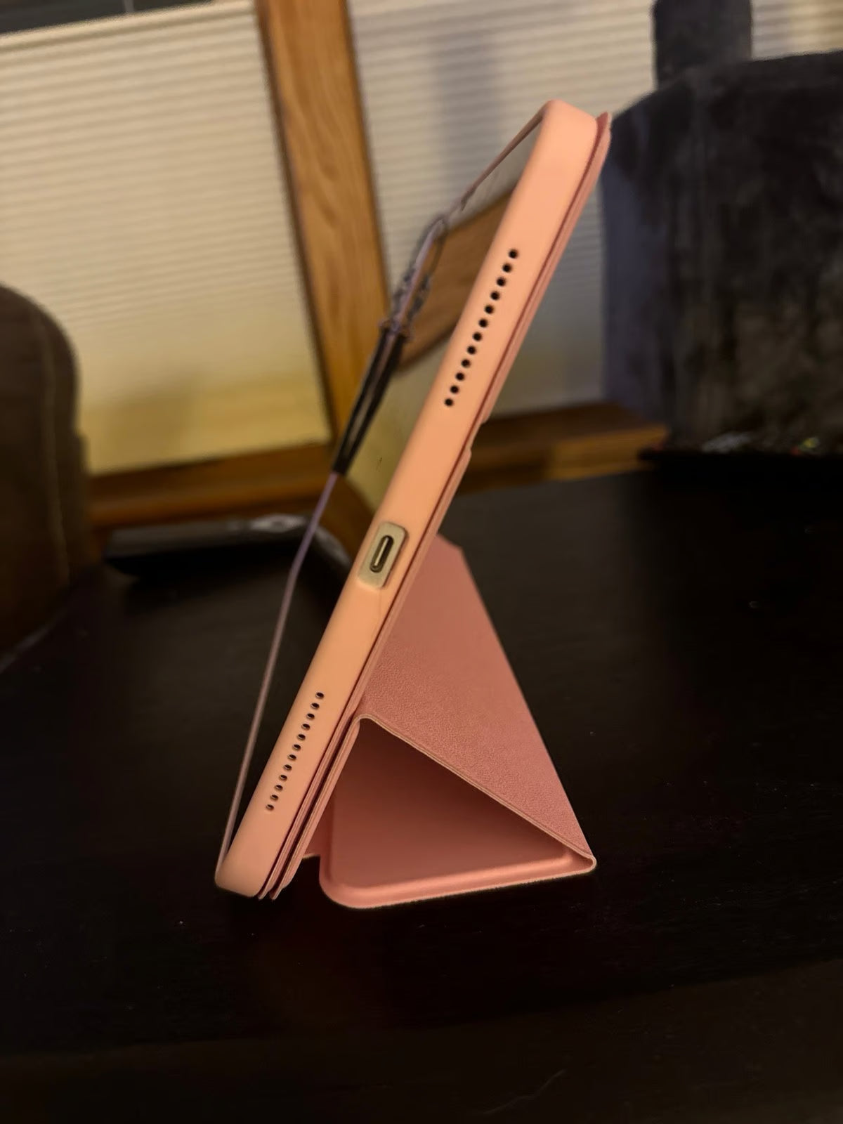 2024 M2 IPad Air in starlight - 256gb 1N82