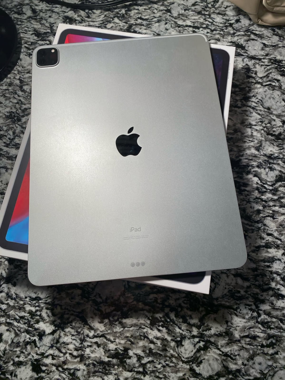 Apple iPad Pro 4th Generation 256 GB in Silver 6Y27