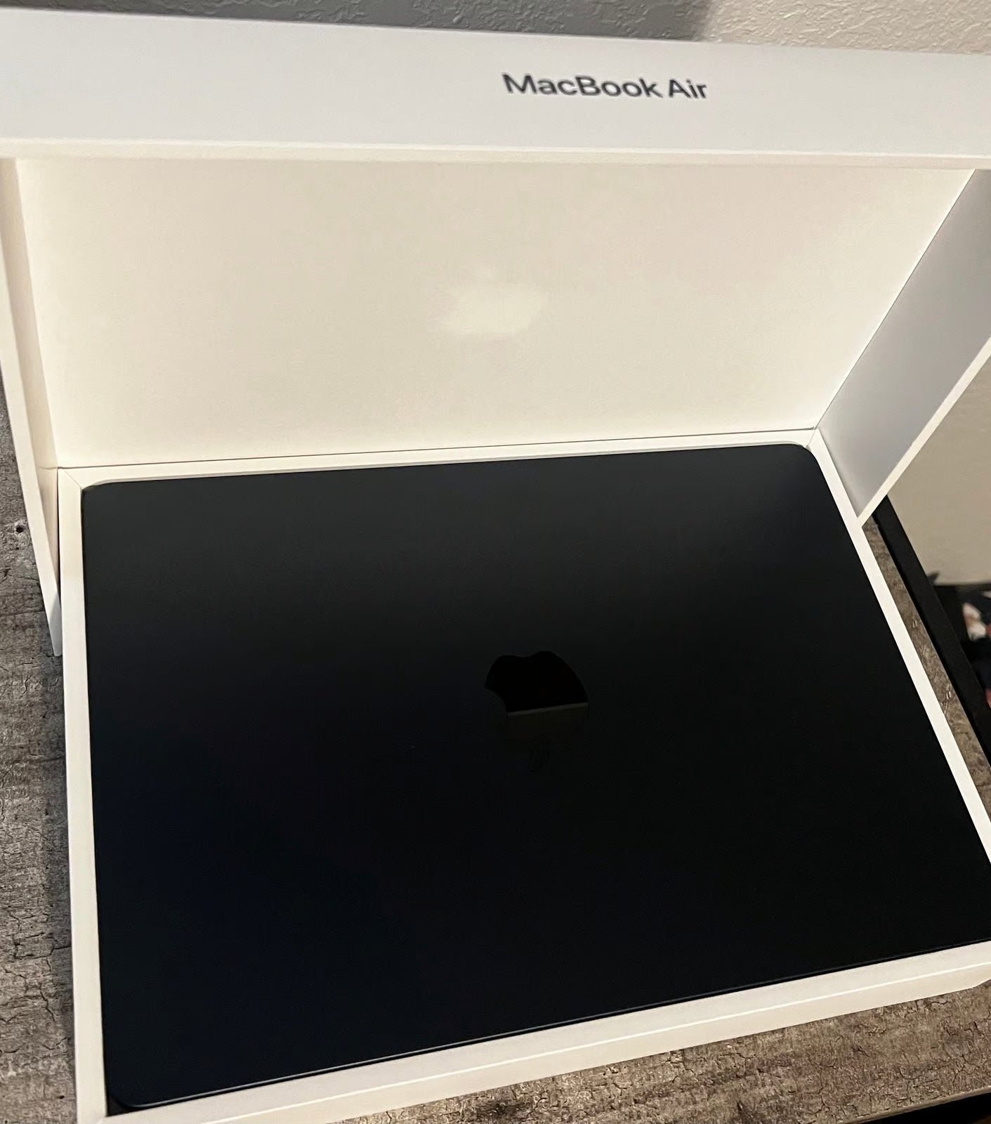 Apple MacBook Air with M2 chip 13-6 inch Bundle 2N32