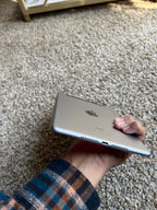 iPad mini 4 128 GB PERFECT LIKE NEW 8R96