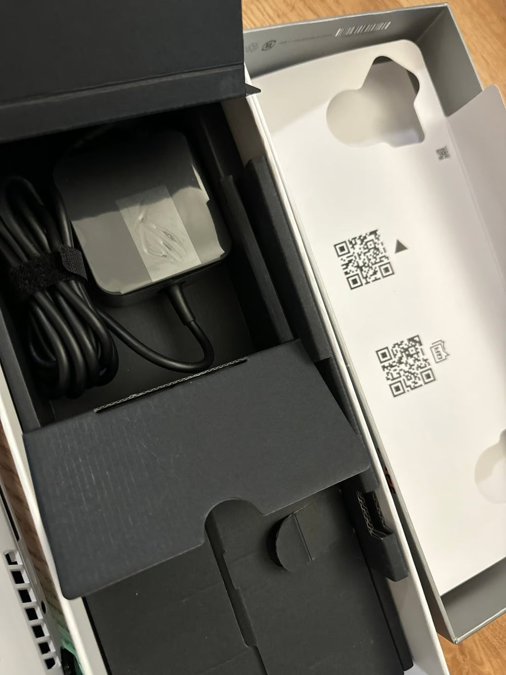 ASUS ROG Ally Z1 512GB Gaming Console With Charger 7W87