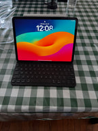 M1 MacBook Pro and 2nd Gen IPad Pro with Apple Folio keyboard & Apple Pencil 2 5D62