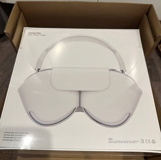 Apple AirPods Max with Smart Case in Silver 6S76