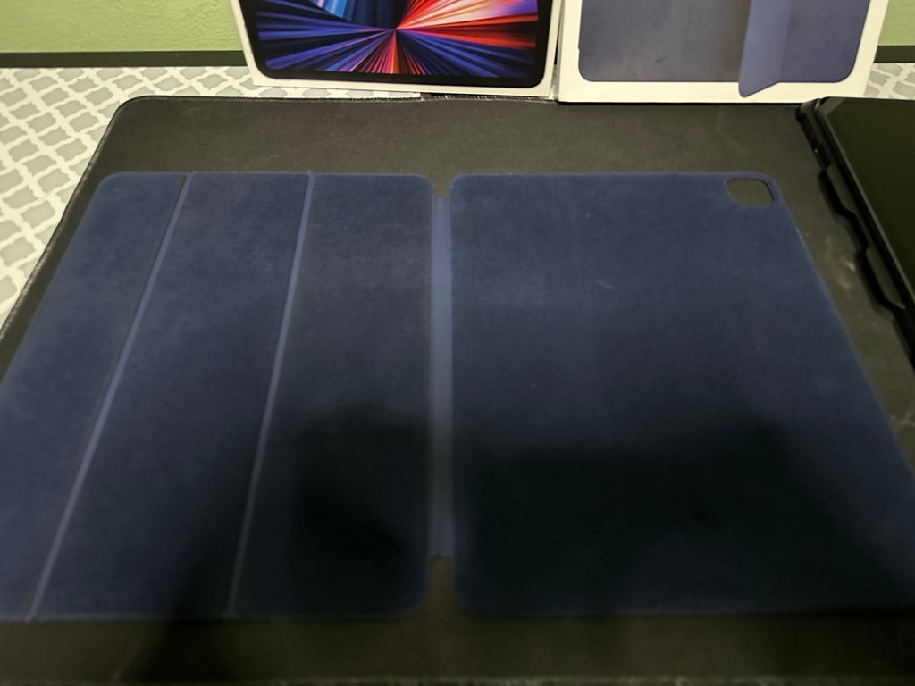 IPad Pro 5th Gen 12.9in/M1/1TB/Wi-Fi+5G/Pencil/Smart Folio/case 6S56