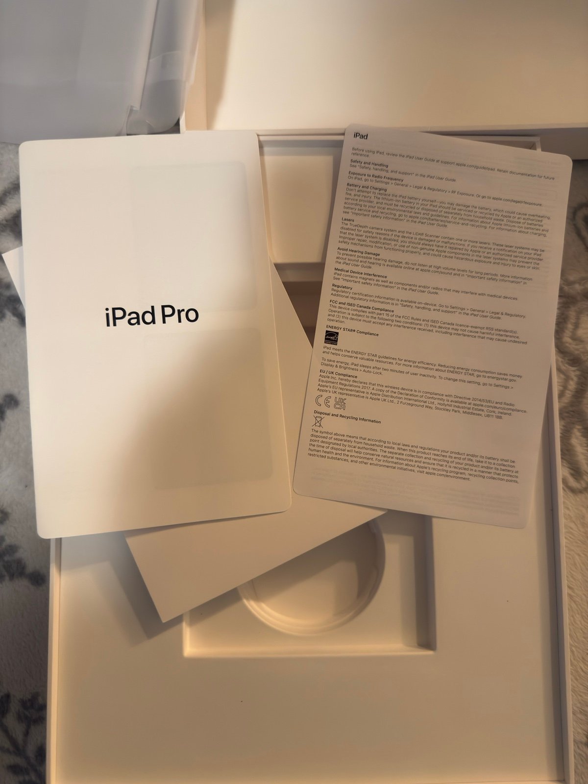 iPad Pro 13 inch screen 256gb M4 chip 2025 model 1U21