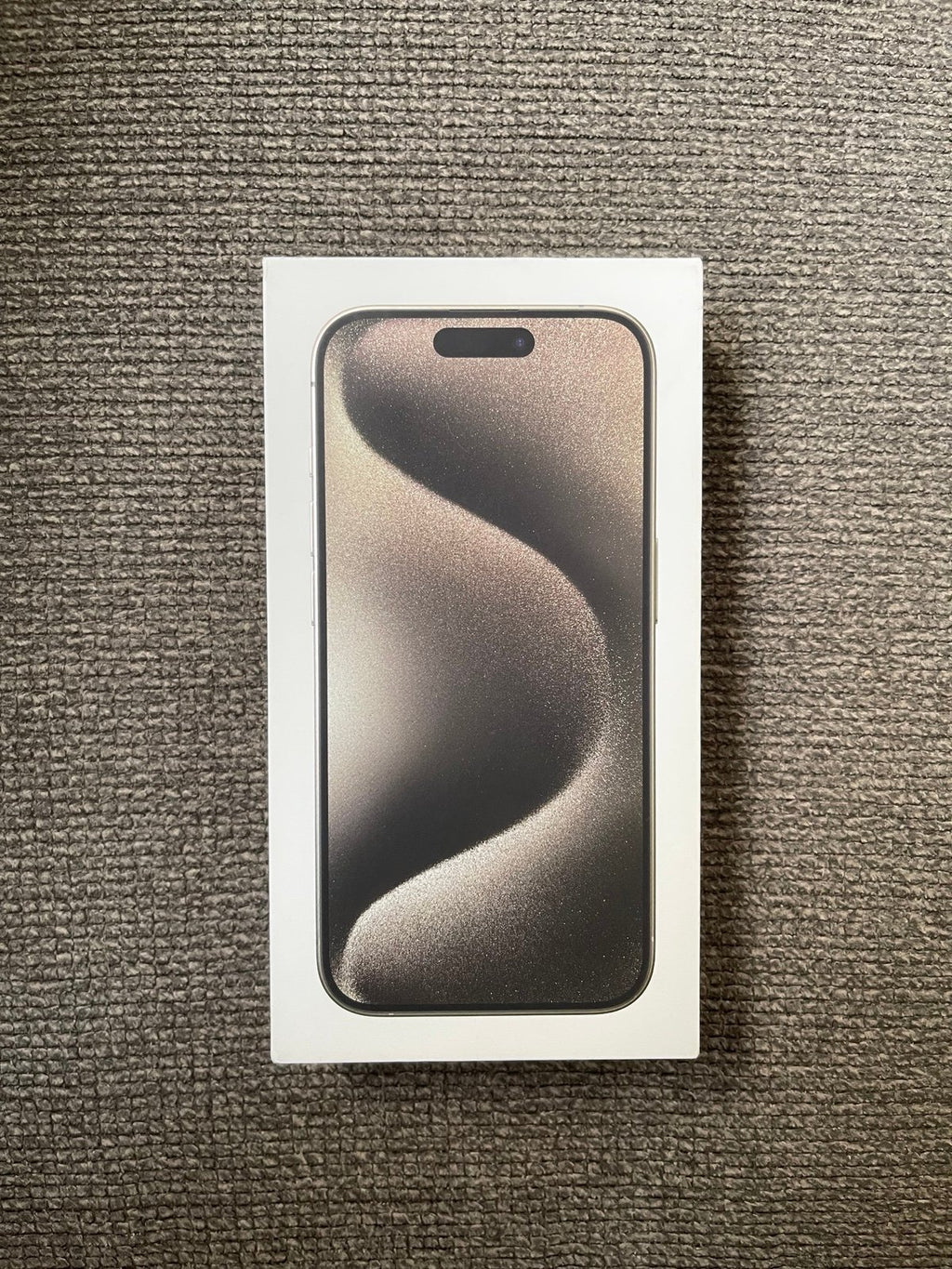 Apple iPhone 15 Pro + Phone Case 7U79