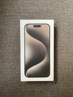 Apple iPhone 15 Pro + Phone Case 7U79