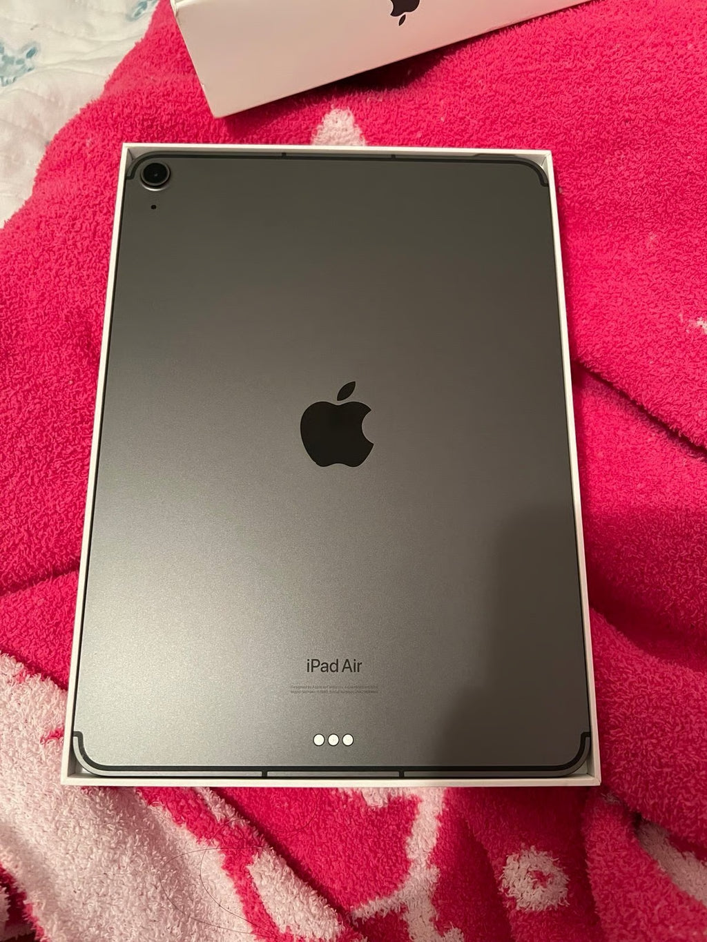 Apple iPad Air 5th Generation 256 GB in Space Gray 1K15