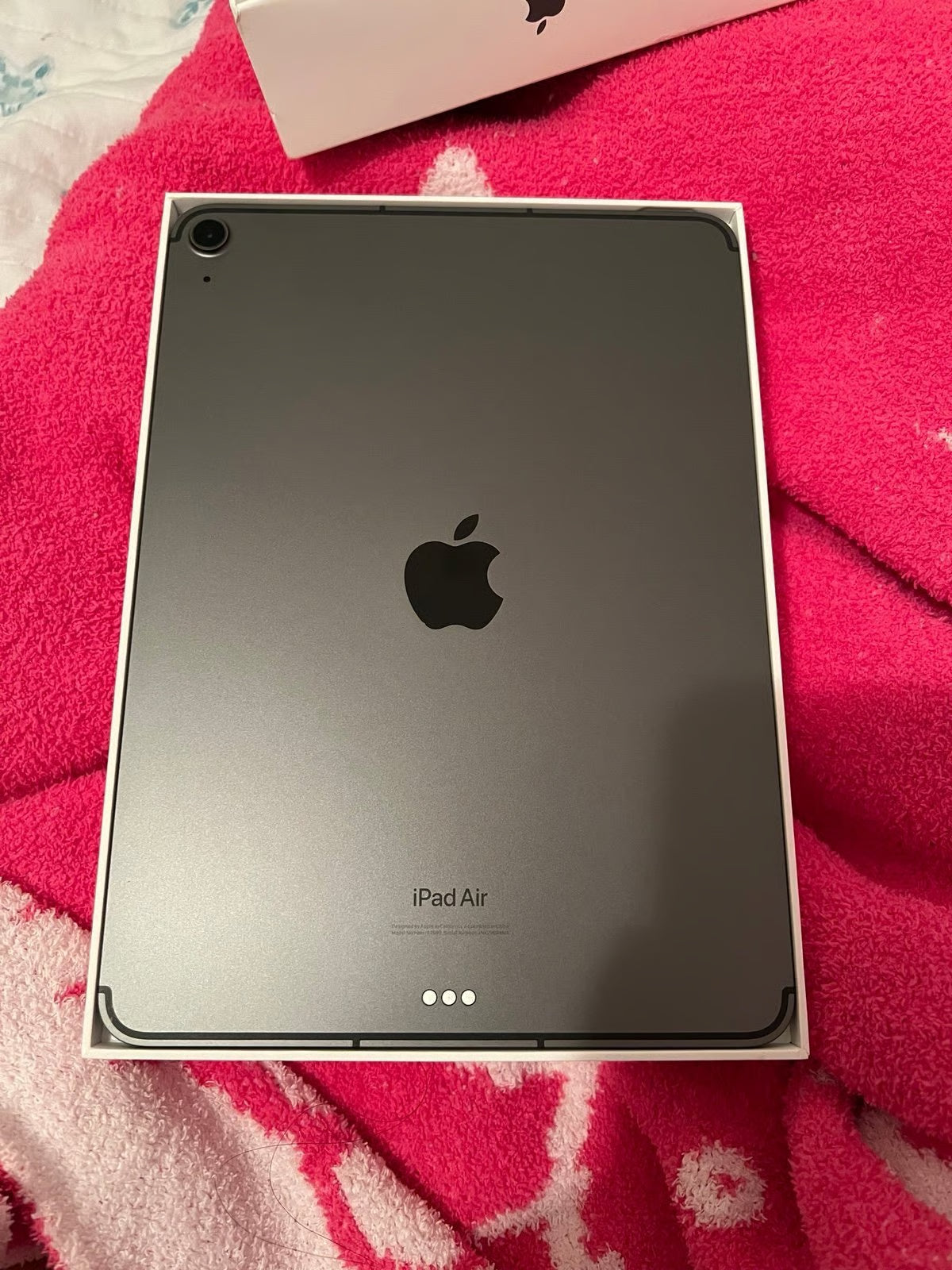 Apple iPad Air 5th Generation 256 GB in Space Gray 1K15