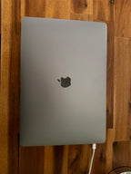 MacBook Pro 2M95