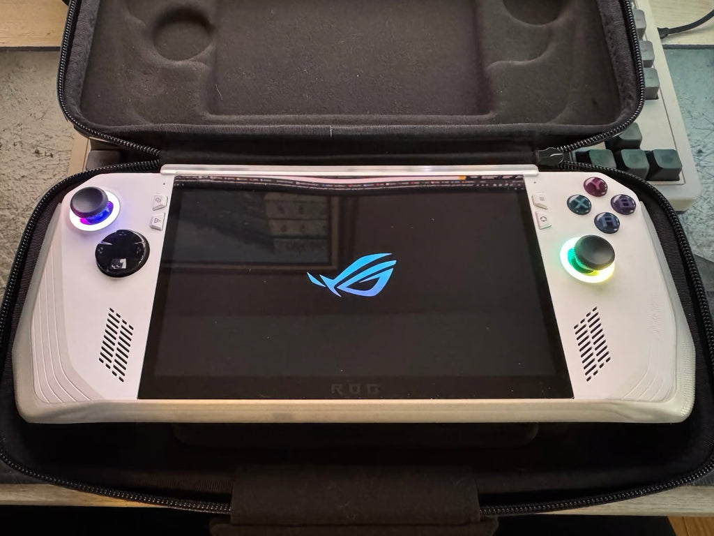 Asus ROG Ally z1 Extreme 1tb w/extras 8D99