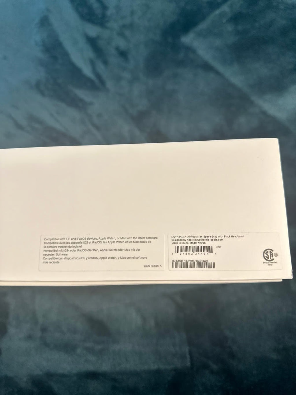 AirPods Max and travel charging case 5Q28