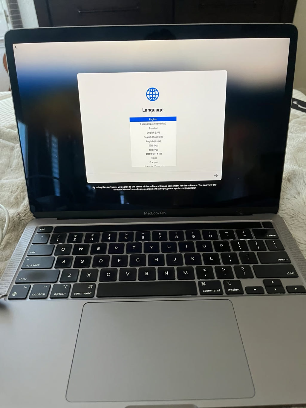 MacBook Pro 2020 13鈥?M1 w 8 G Memory* Charger included 6P37