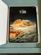 Apple iPad Pro 4th Generation W/Keyboard + Pen 3N37