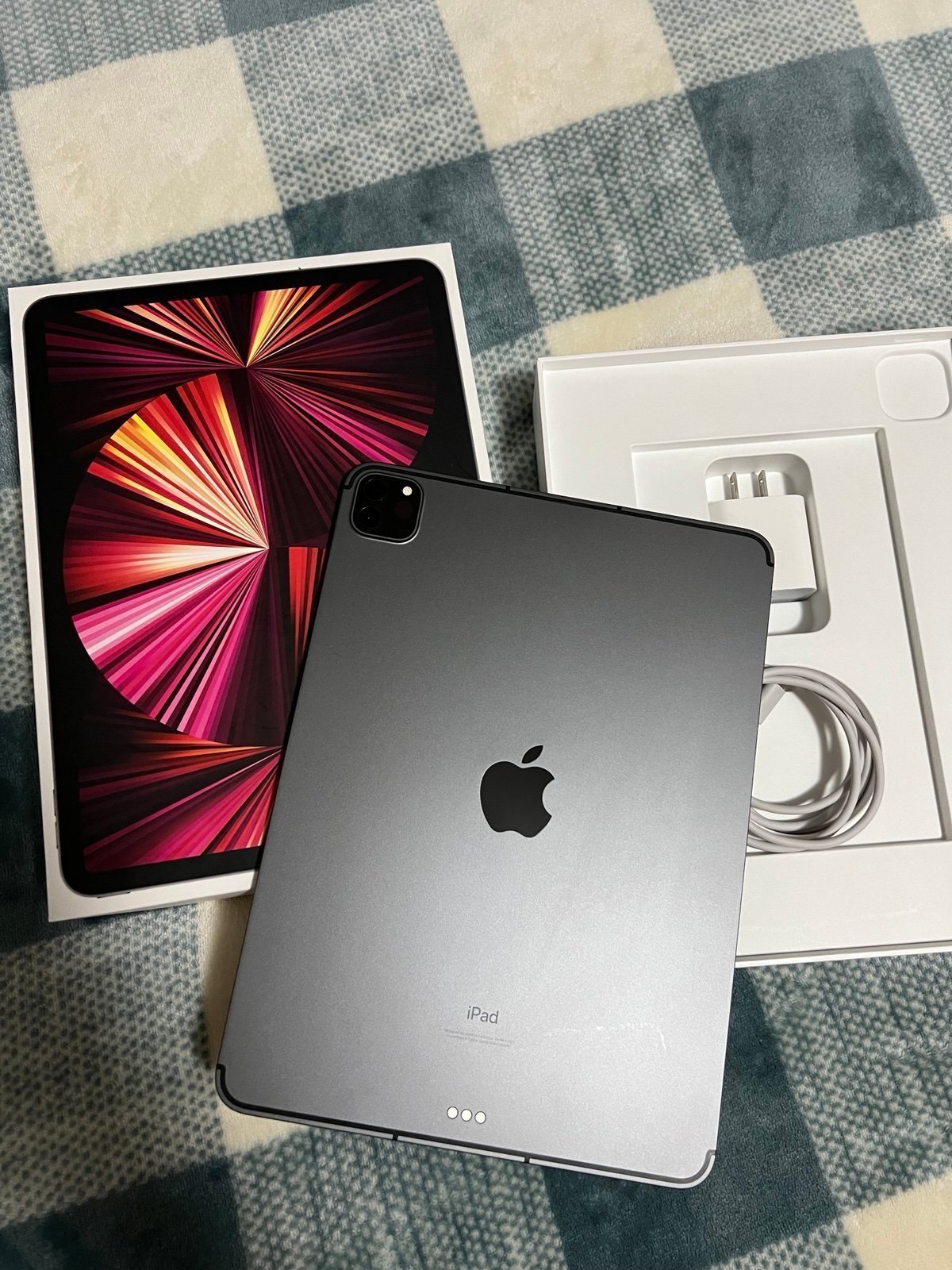 128 gb Space Gray iPad Pro 11 inch WiFi+Cellular 8L11