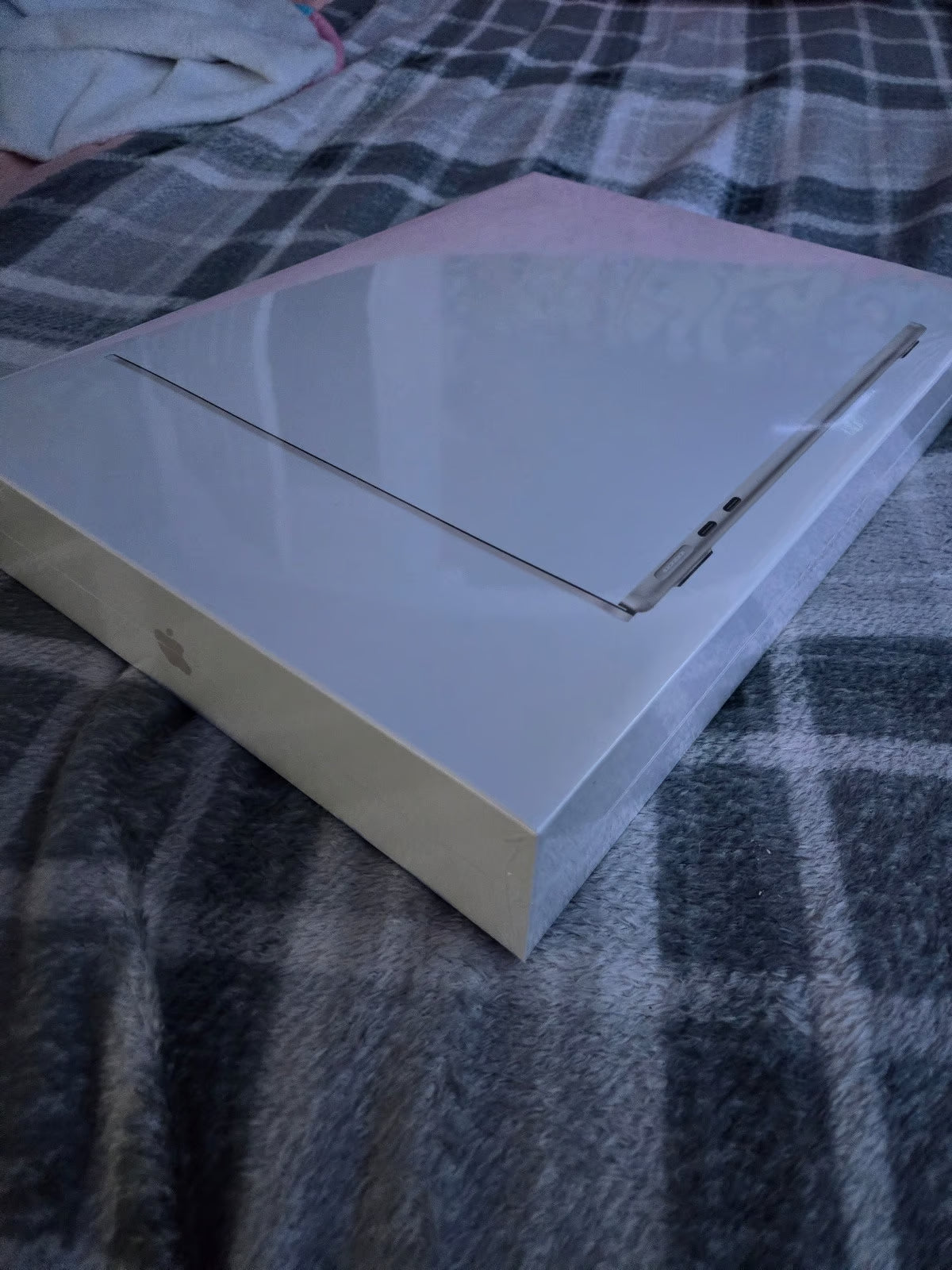 Apple Macbook Air 13in.  M2 3.49 GHz  512GB SSD Sealed 6M65