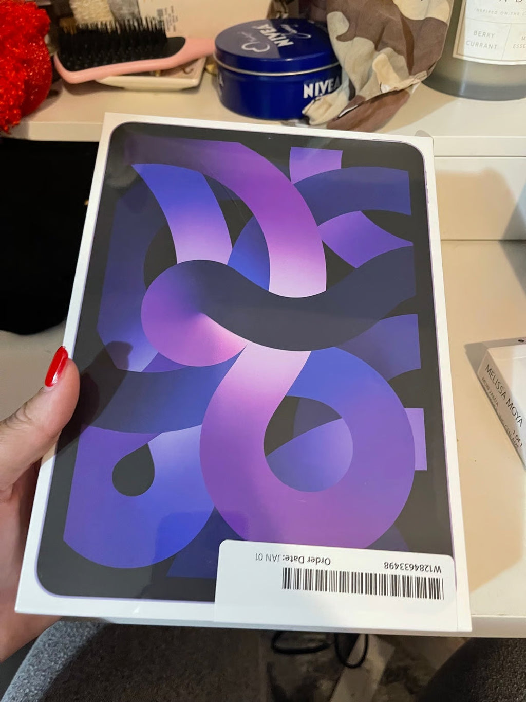 Apple iPad Air 5th Generation 64 GB 9N27