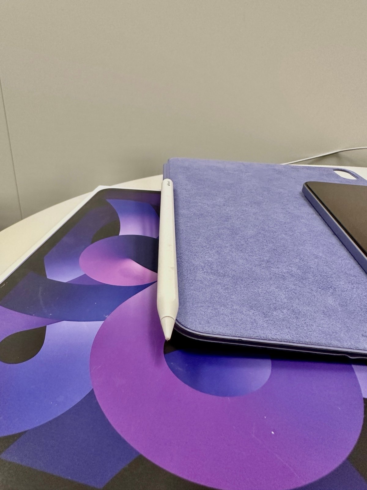 Apple iPad Air 5th Generation 64 GB in Purple 6L91