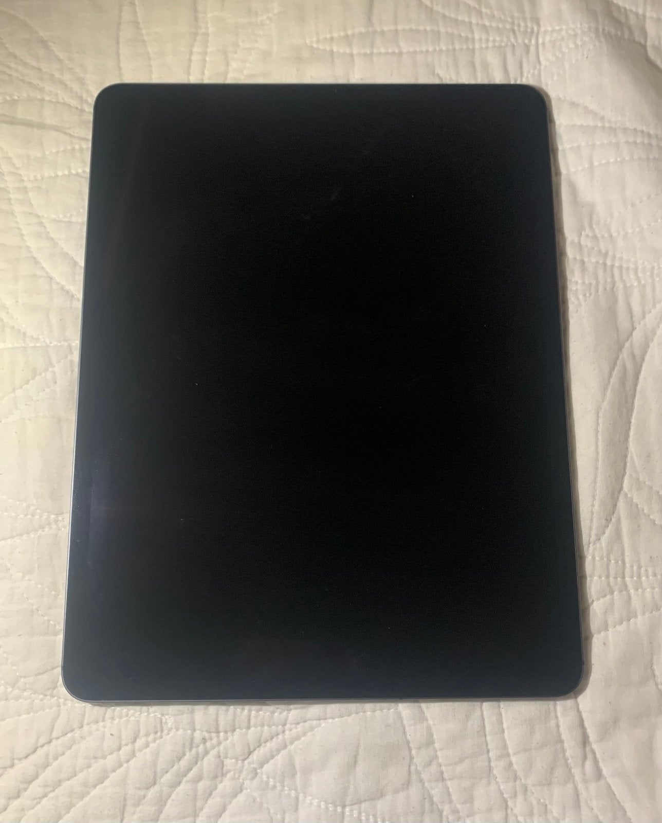 Apple iPad Pro 3rd Generation 12.9 inch + Cellular and Keyboard 8C82