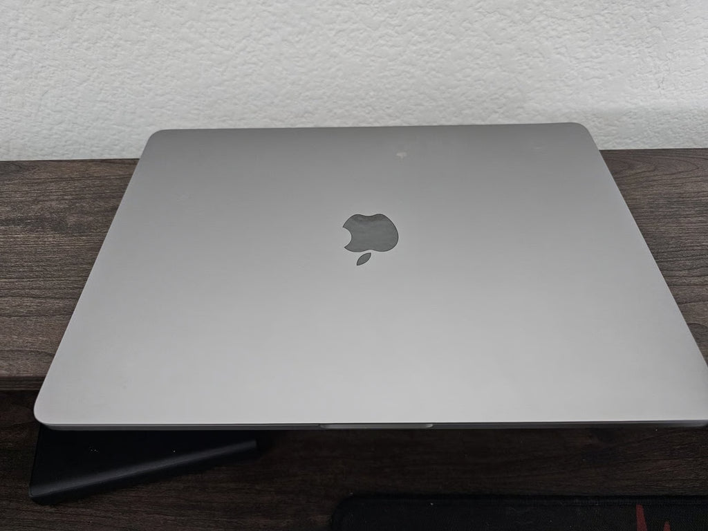 Apple Macbook Pro A2338 13in.  M1 3.2 GHz  256GB SSD 5W79