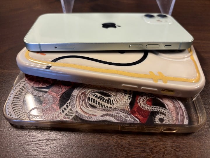 iPhone 12 256 GB (Unlocked) + 2 Cases + Accessories 6X52