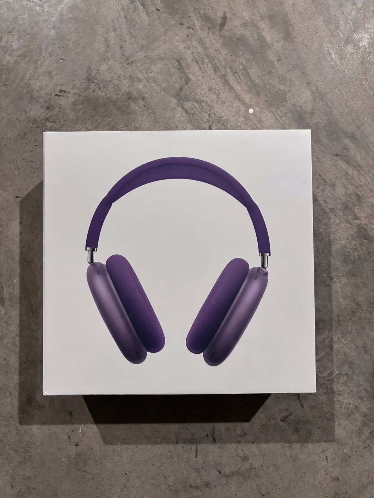 AirPods Max never opened. 9F78