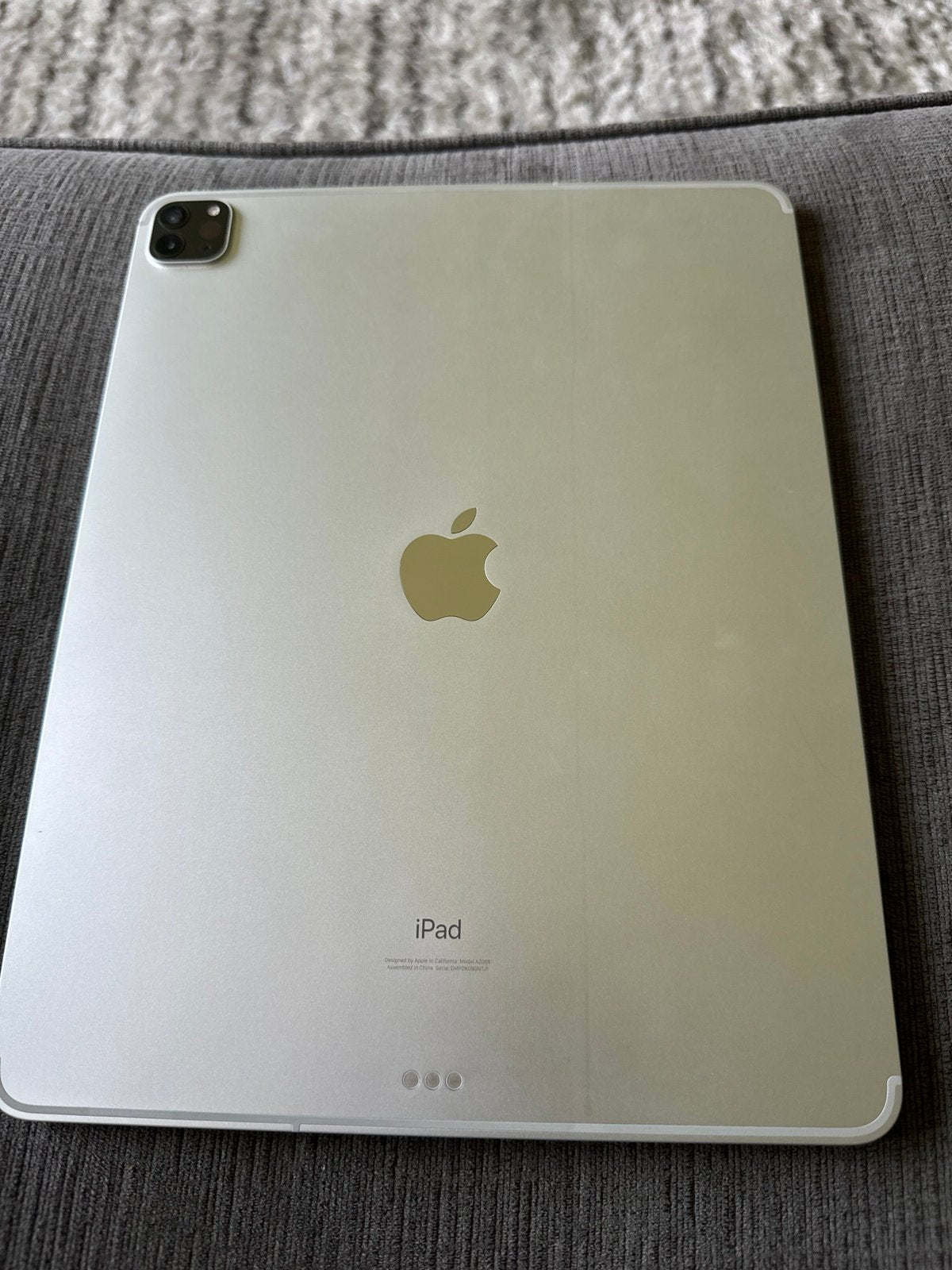 Apple iPad Pro 12.9 4th gen 512GB w/ Magic Keyboard 3Q71