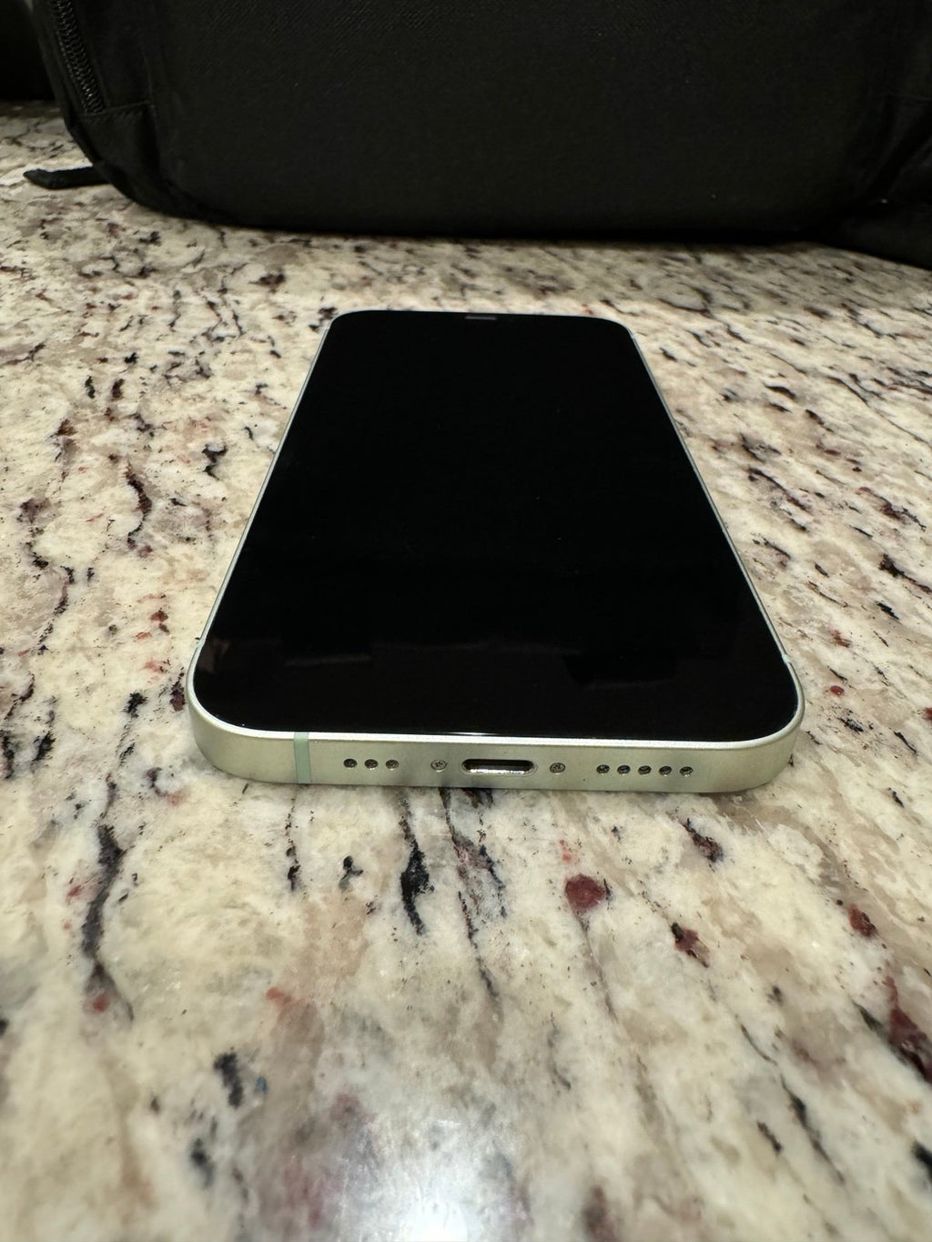 Apple iPhone 12 128 GB in Green 8T75
