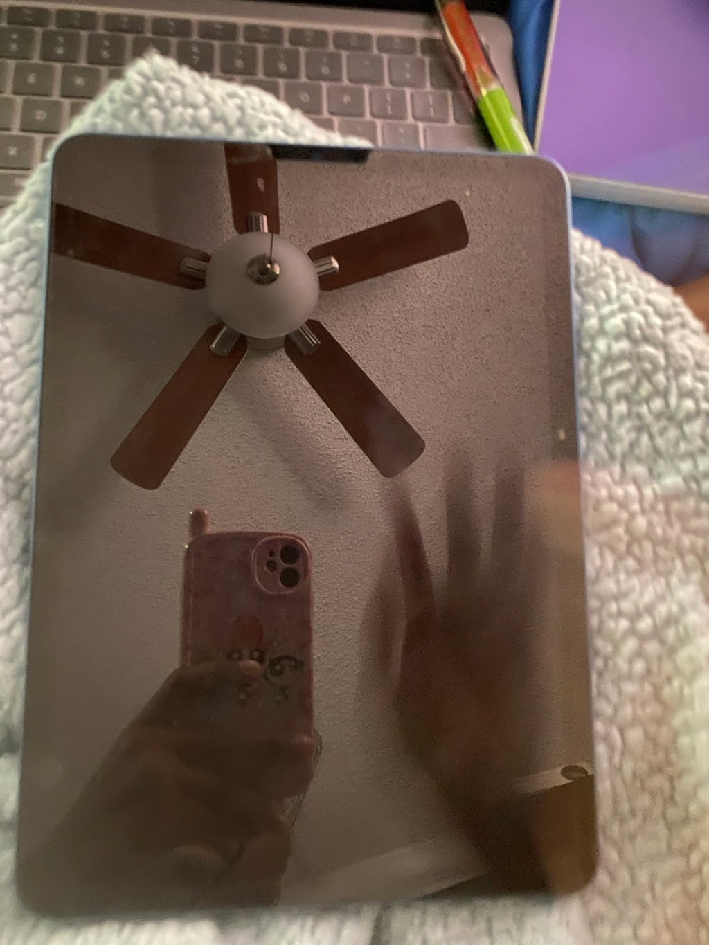 Apple iPad Air 5th Generation 8W81