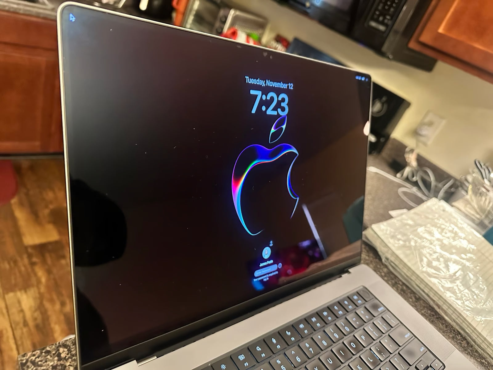 Apple Macbook Pro 16in.  M1 Max 3.2 GHz  1TB SSD 9V77