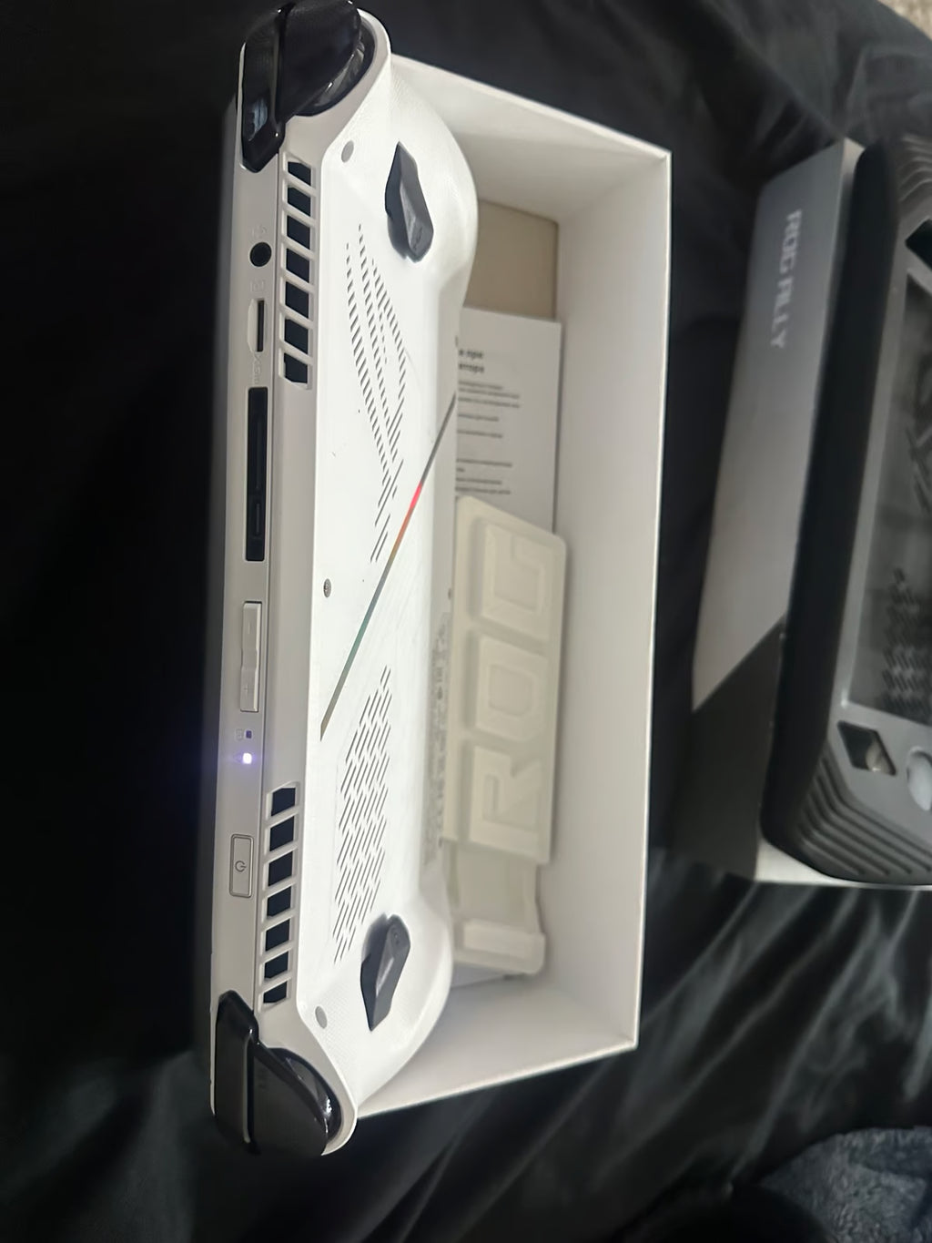 ASUS rog ally z1 extreme 3V66